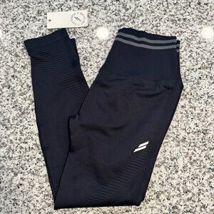 DOYOUEVEN Scrunch Seamless Jet Black Leggings. Size L